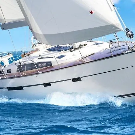 Barca A Vela 17 Metri 船上ホテル